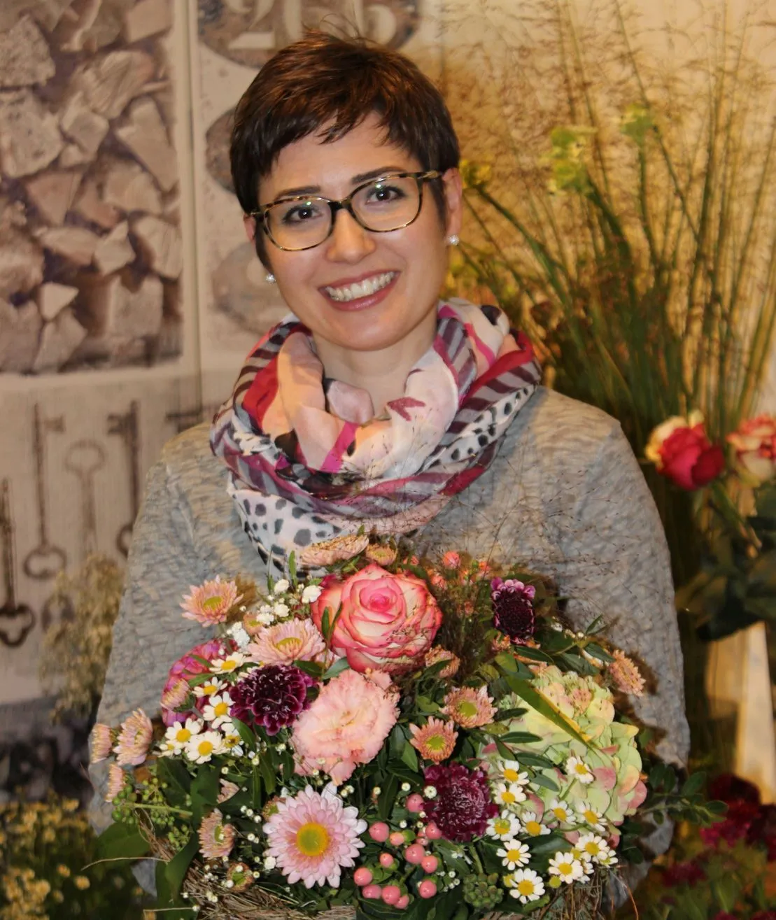 Nadja Reisch mit Blumenstrauss
